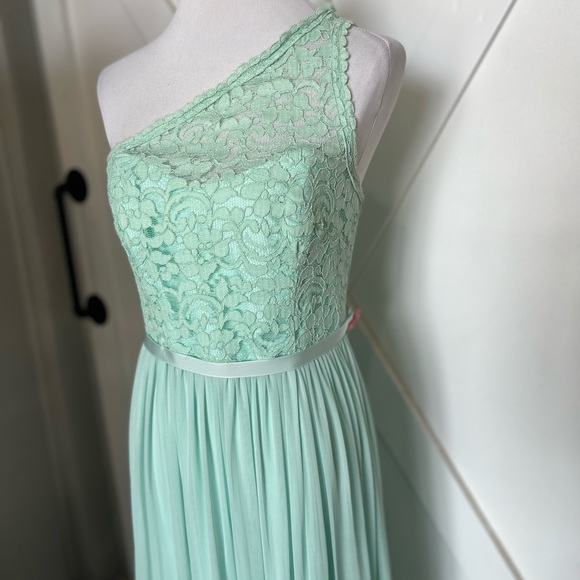 David’s bridal green one shoulder lace formal dress - Picture 5 of 16